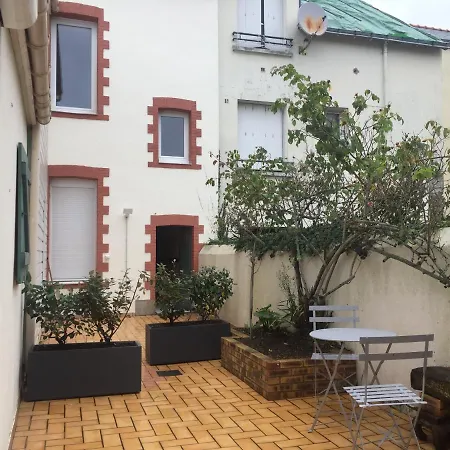 Studio Calme, Lumineux, Terrasse, Wifi, 1.5 Km Du Front De Mer * サン・ナゼール