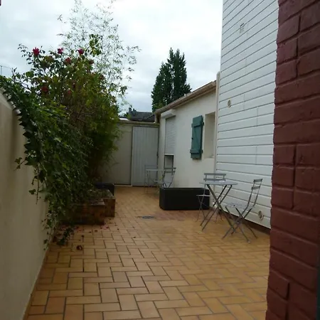Studio Calme, Lumineux, Terrasse, Wifi, 1.5 Km Du Front De Mer * サン・ナゼール